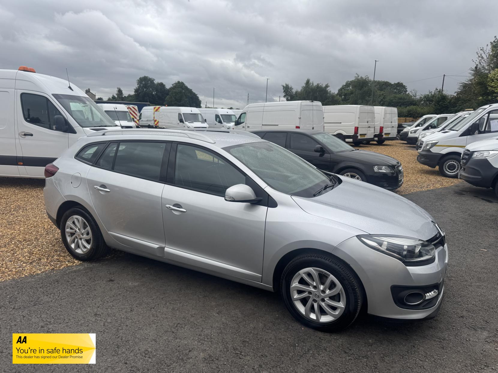Renault Megane 1.5 dCi ENERGY Dynamique TomTom Sport Tourer 5dr Diesel Manual Euro 5 (s/s) (110 ps)