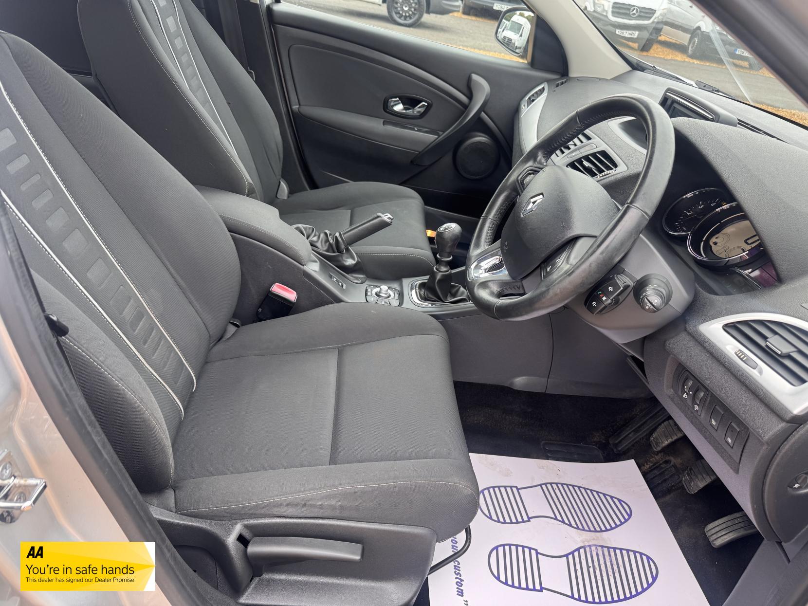 Renault Megane 1.5 dCi ENERGY Dynamique TomTom Sport Tourer 5dr Diesel Manual Euro 5 (s/s) (110 ps)