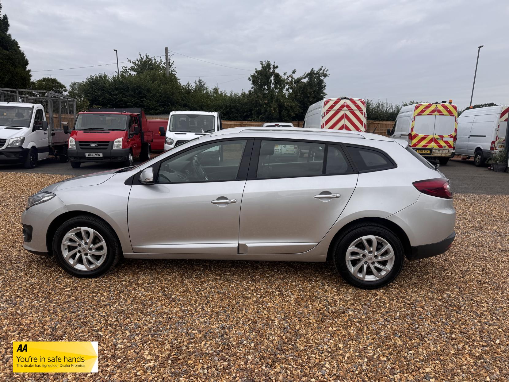 Renault Megane 1.5 dCi ENERGY Dynamique TomTom Sport Tourer 5dr Diesel Manual Euro 5 (s/s) (110 ps)