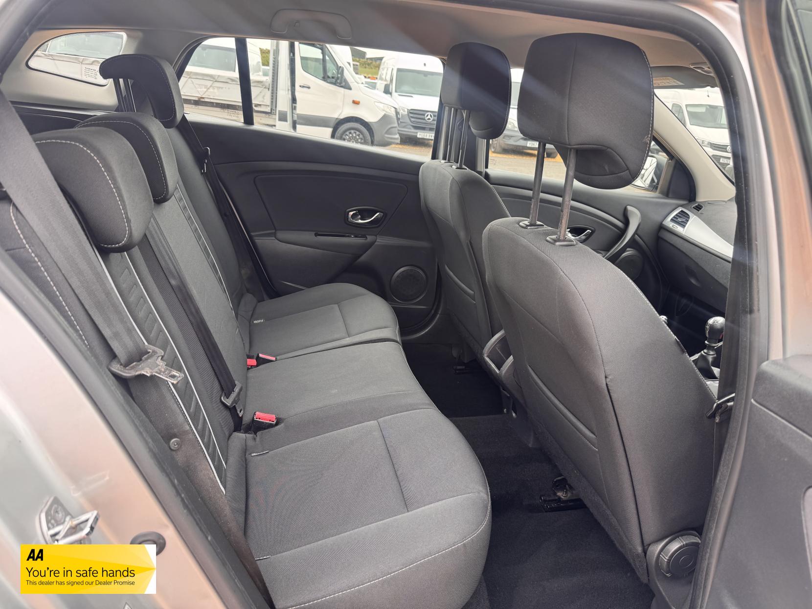 Renault Megane 1.5 dCi ENERGY Dynamique TomTom Sport Tourer 5dr Diesel Manual Euro 5 (s/s) (110 ps)
