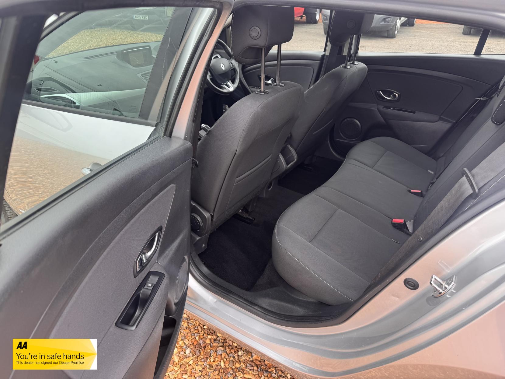 Renault Megane 1.5 dCi ENERGY Dynamique TomTom Sport Tourer 5dr Diesel Manual Euro 5 (s/s) (110 ps)