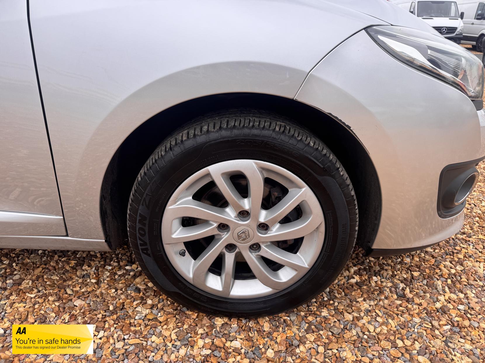 Renault Megane 1.5 dCi ENERGY Dynamique TomTom Sport Tourer 5dr Diesel Manual Euro 5 (s/s) (110 ps)