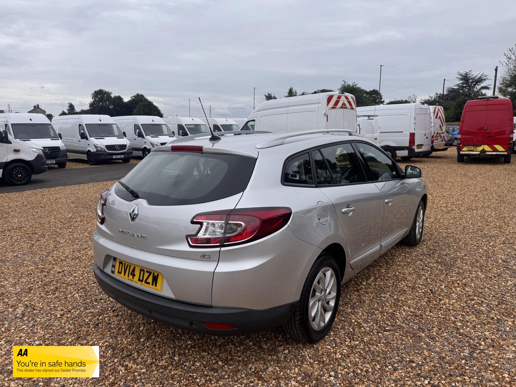 Renault Megane 1.5 dCi ENERGY Dynamique TomTom Sport Tourer 5dr Diesel Manual Euro 5 (s/s) (110 ps)
