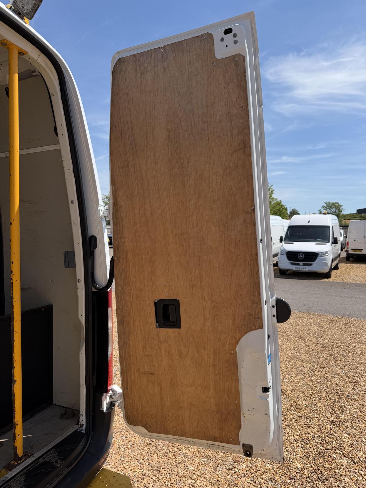 2019 Mercedes-Benz Sprinter 2.1 316 CDI Panel Van 5dr Diesel Manual RWD L2 H2 Euro 6 (163 ps) - Thumbnail 42