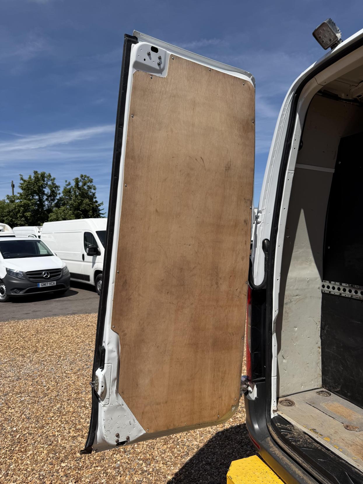 2019 Mercedes-Benz Sprinter 2.1 316 CDI Panel Van 5dr Diesel Manual RWD L2 H2 Euro 6 (163 ps) - Thumbnail 27