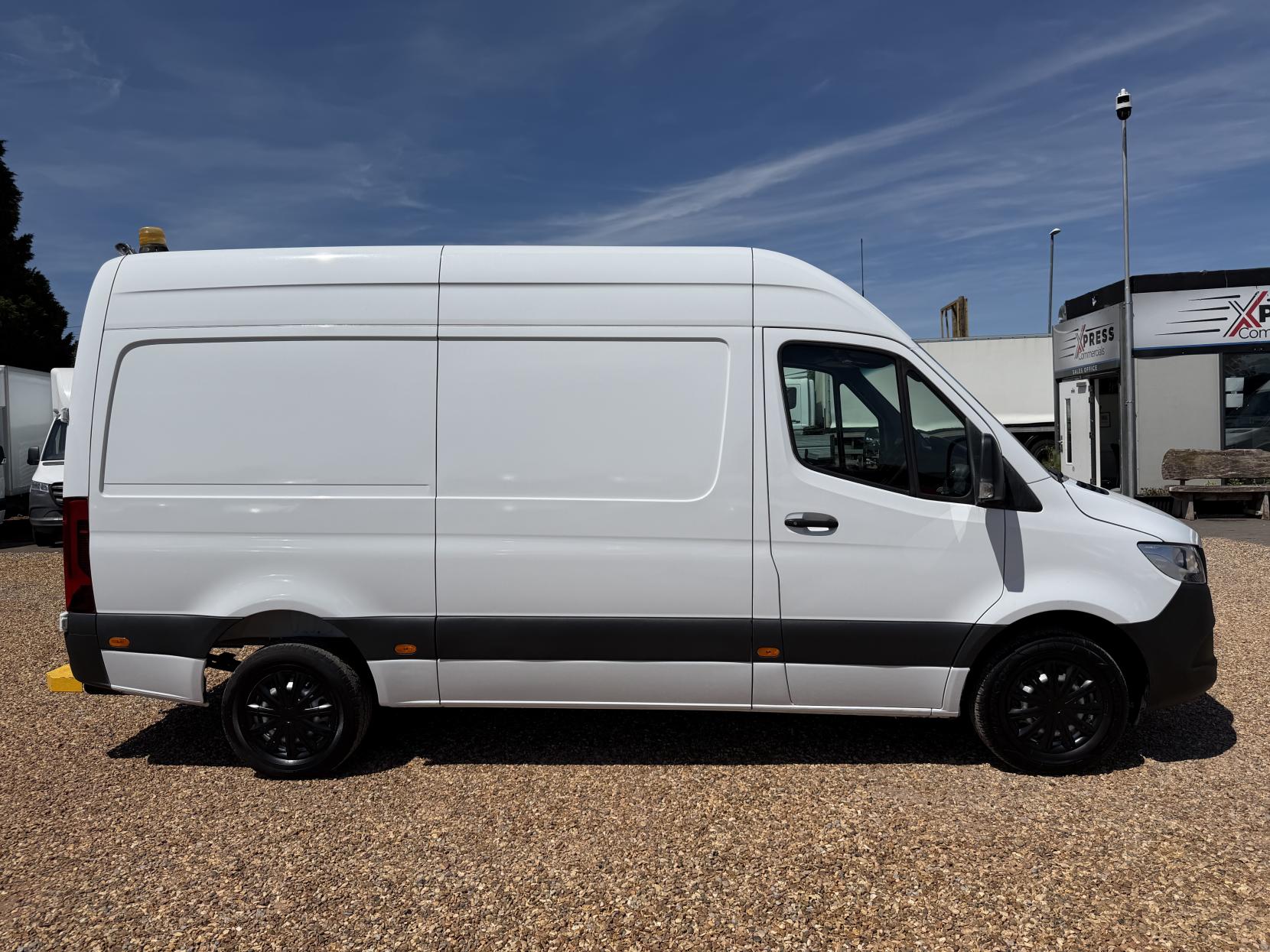 2019 Mercedes-Benz Sprinter 2.1 316 CDI Panel Van 5dr Diesel Manual RWD L2 H2 Euro 6 (163 ps) - Thumbnail 12