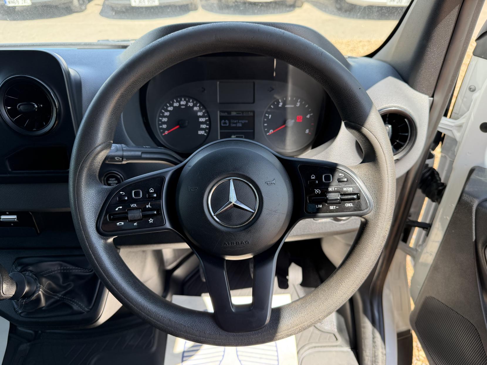 2019 Mercedes-Benz Sprinter 2.1 316 CDI Panel Van 5dr Diesel Manual RWD L2 H2 Euro 6 (163 ps) - Thumbnail 37