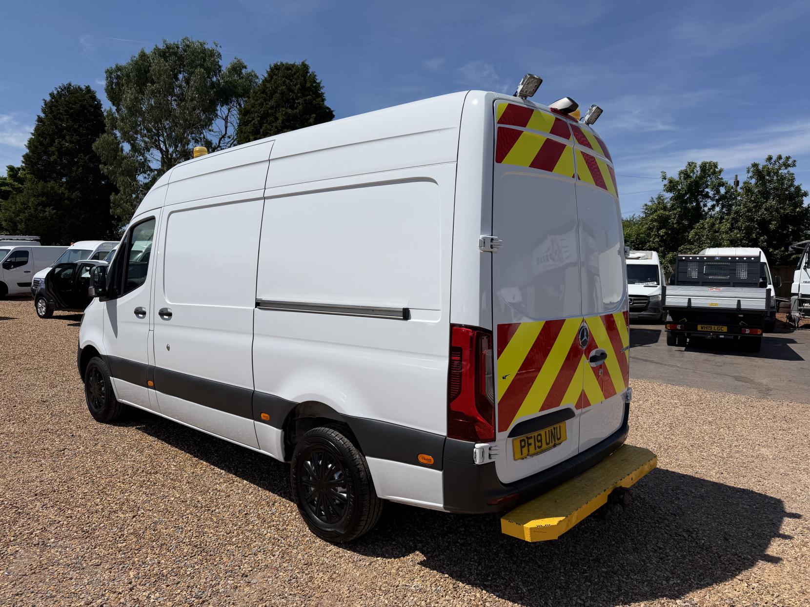 2019 Mercedes-Benz Sprinter 2.1 316 CDI Panel Van 5dr Diesel Manual RWD L2 H2 Euro 6 (163 ps) - Thumbnail 9