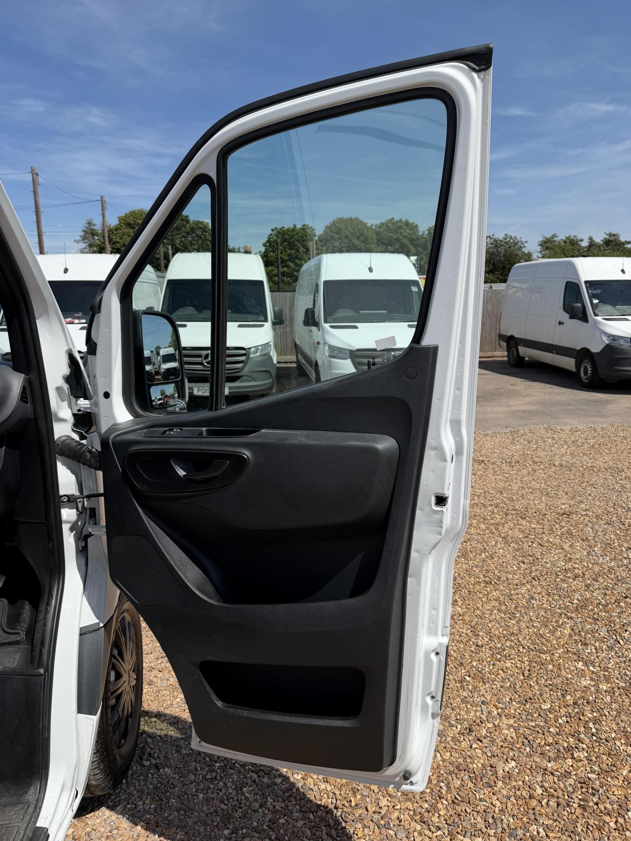 2019 Mercedes-Benz Sprinter 2.1 316 CDI Panel Van 5dr Diesel Manual RWD L2 H2 Euro 6 (163 ps) - Thumbnail 14