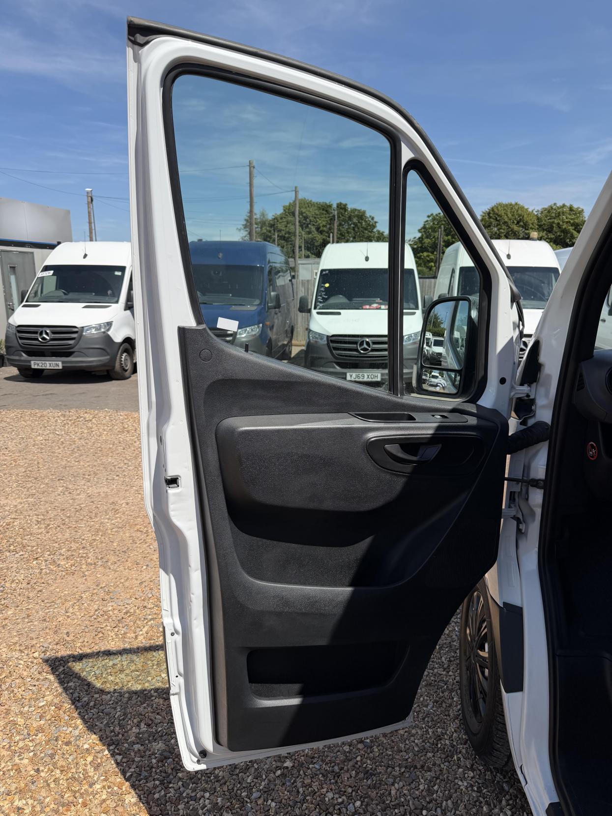 2019 Mercedes-Benz Sprinter 2.1 316 CDI Panel Van 5dr Diesel Manual RWD L2 H2 Euro 6 (163 ps) - Thumbnail 16