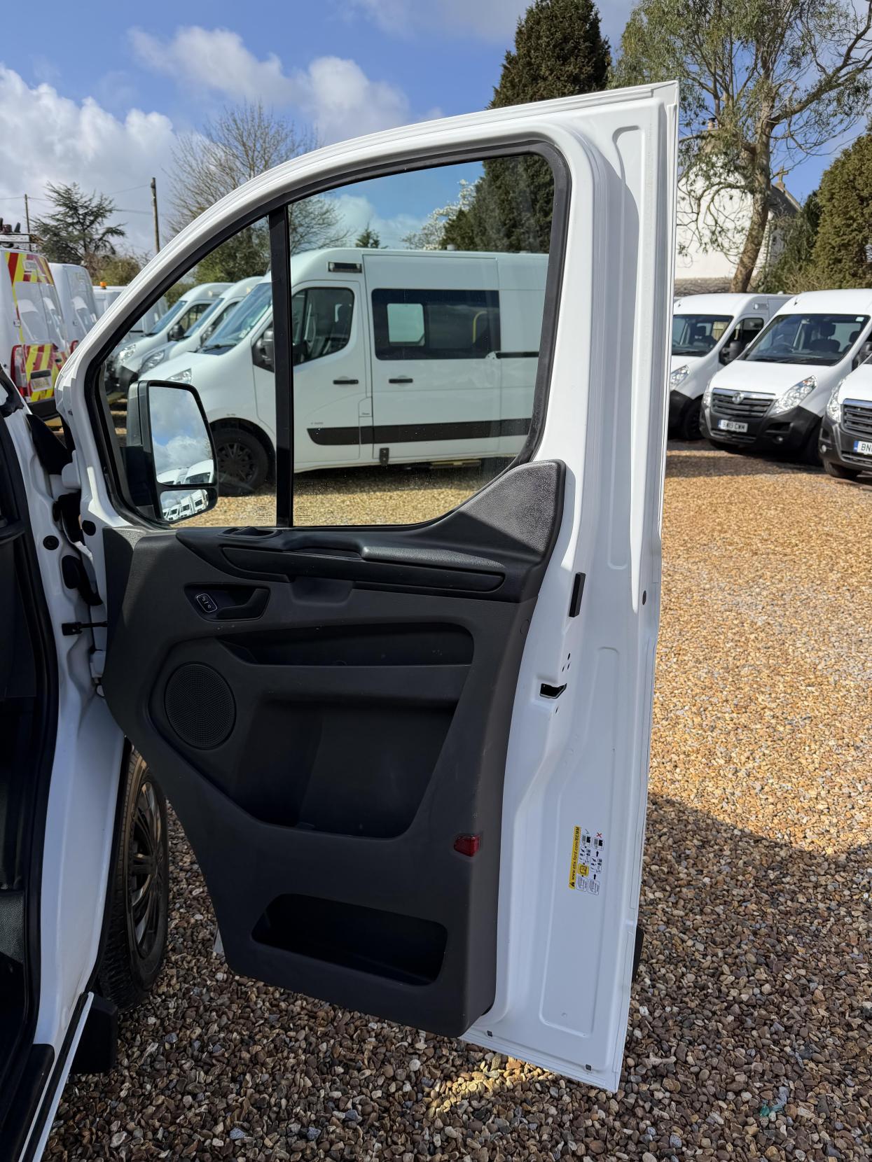 2018 Ford Transit Custom 2.0 TDCi 270 Trend Combi Van 6dr Diesel Manual L1 H1 (161 g/km, 128 bhp) - Thumbnail 15