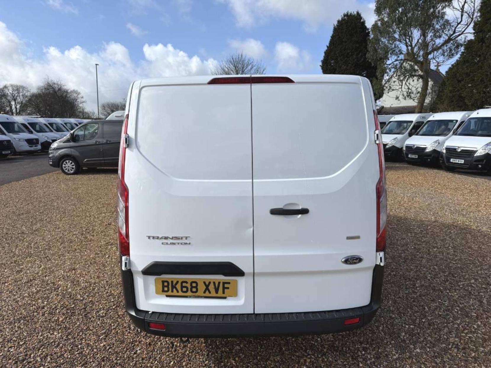 2018 Ford Transit Custom 2.0 TDCi 270 Trend Combi Van 6dr Diesel Manual L1 H1 (161 g/km, 128 bhp) - Thumbnail 11