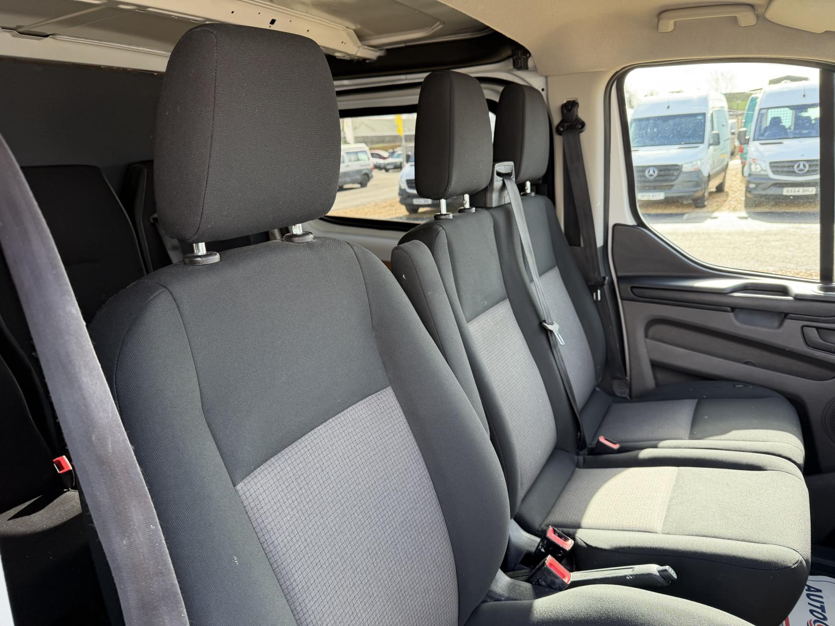 2018 Ford Transit Custom 2.0 TDCi 270 Trend Combi Van 6dr Diesel Manual L1 H1 (161 g/km, 128 bhp) - Thumbnail 18