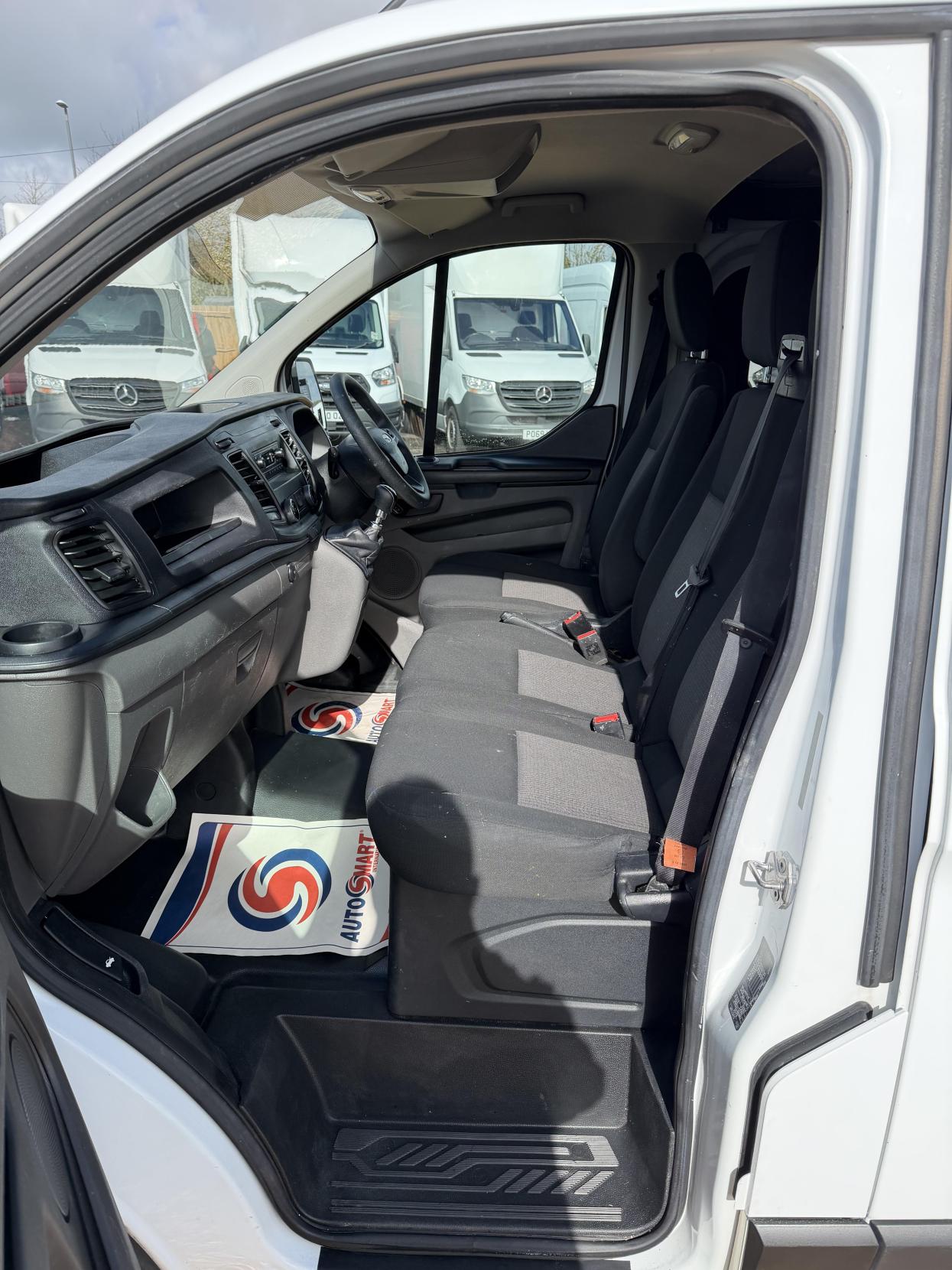 2018 Ford Transit Custom 2.0 TDCi 270 Trend Combi Van 6dr Diesel Manual L1 H1 (161 g/km, 128 bhp) - Thumbnail 16