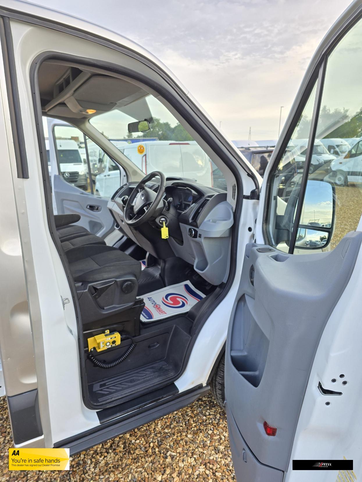 Ford Transit Transit 2.2 TDCi 350 1-Way Tipper 2dr Diesel Manual RWD L2 Euro 5 (1-Stop) (125 ps)