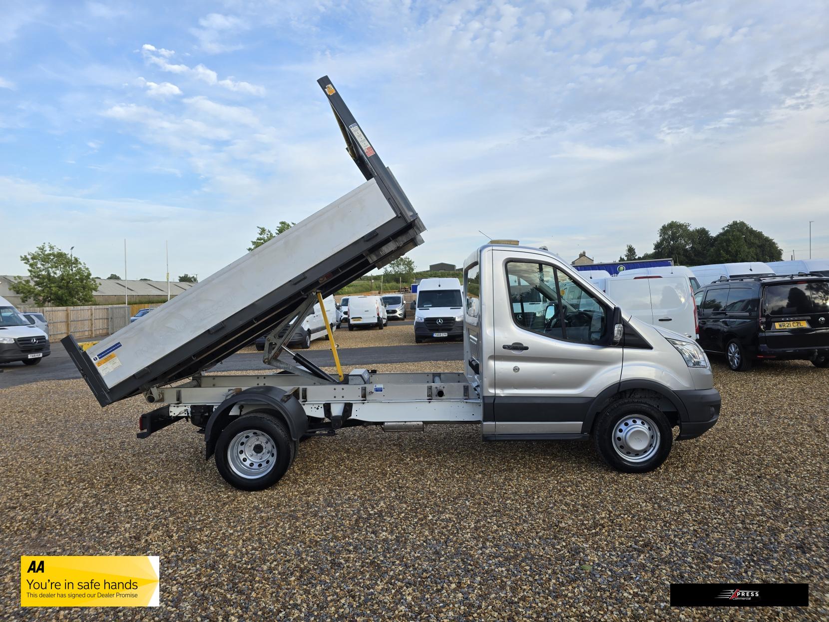 Ford Transit Transit 2.2 TDCi 350 1-Way Tipper 2dr Diesel Manual RWD L2 Euro 5 (1-Stop) (125 ps)