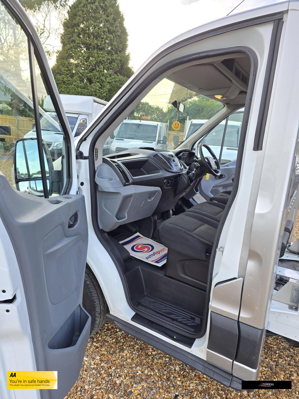 Ford Transit Transit 2.2 TDCi 350 1-Way Tipper 2dr Diesel Manual RWD L2 Euro 5 (1-Stop) (125 ps)