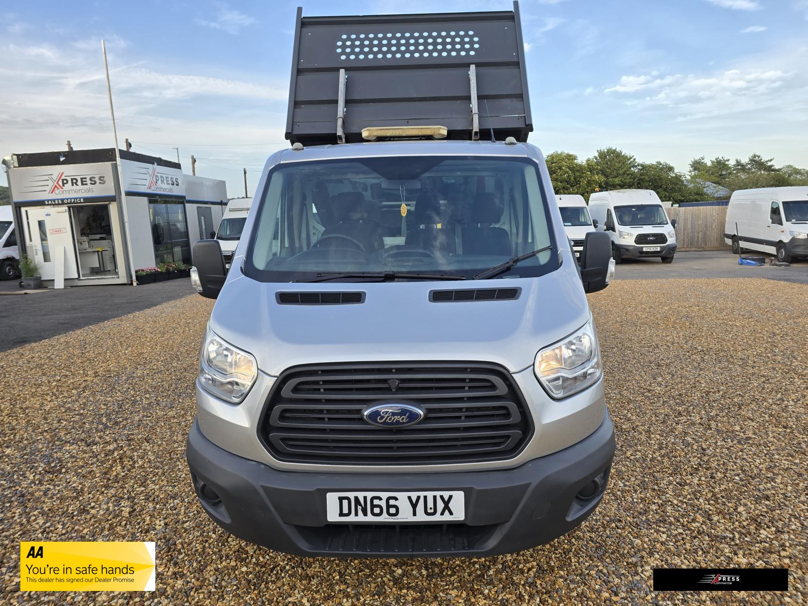 Ford Transit Transit 2.2 TDCi 350 1-Way Tipper 2dr Diesel Manual RWD L2 Euro 5 (1-Stop) (125 ps)