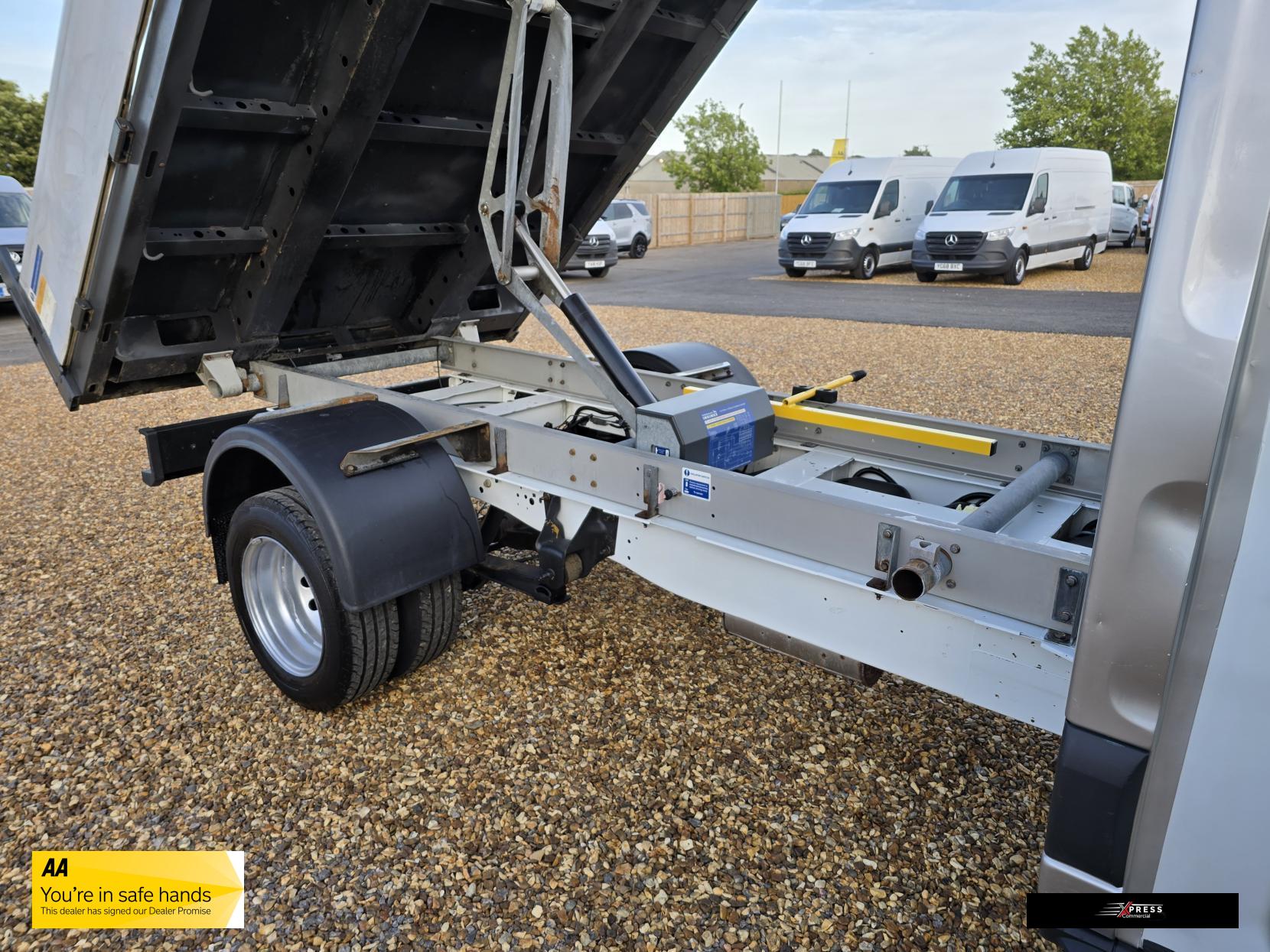 Ford Transit Transit 2.2 TDCi 350 1-Way Tipper 2dr Diesel Manual RWD L2 Euro 5 (1-Stop) (125 ps)