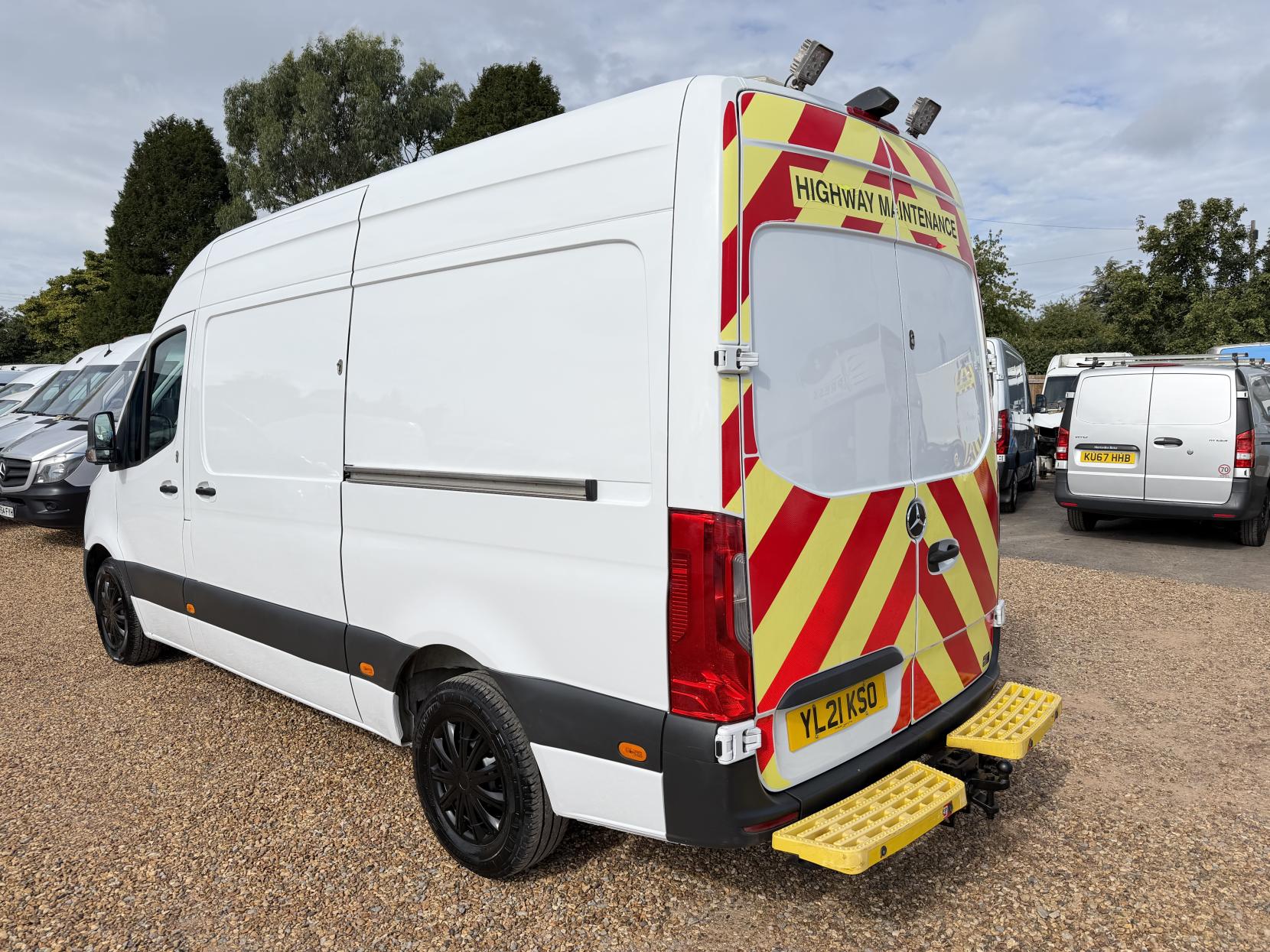 2021 Mercedes-Benz Sprinter 2.1 316 CDI Progressive Panel Van 5dr Diesel Manual RWD L2 H2 Euro 6 (s/s) (163 ps) - Thumbnail 9