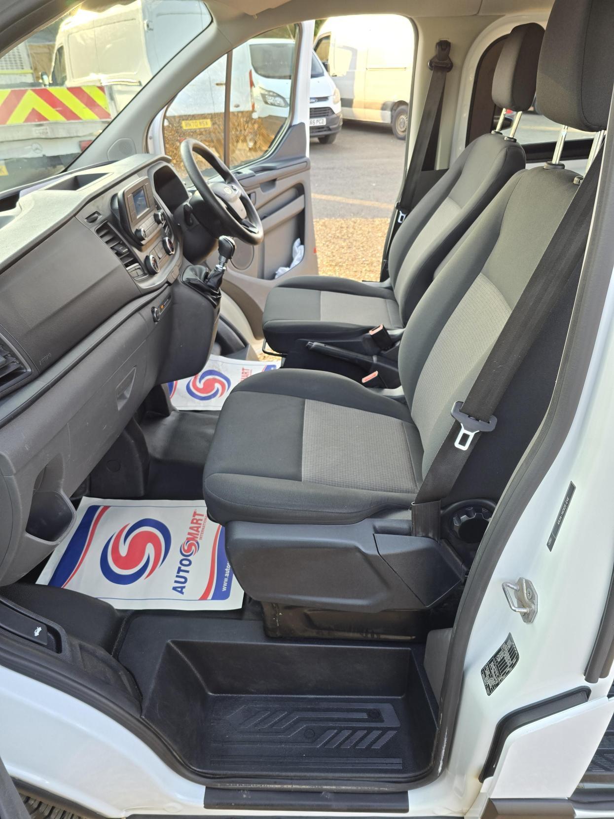 Ford Transit Custom 2.0 280 EcoBlue Leader Crew Van Double Cab 5dr Diesel Manual L1 H1 Euro 6 (s/s) (105 ps)