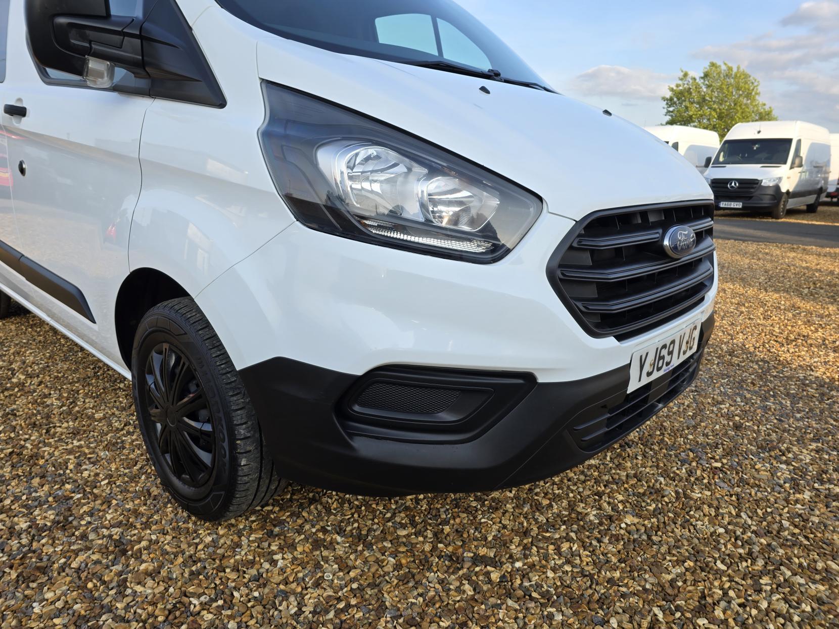 Ford Transit Custom 2.0 280 EcoBlue Leader Crew Van Double Cab 5dr Diesel Manual L1 H1 Euro 6 (s/s) (105 ps)