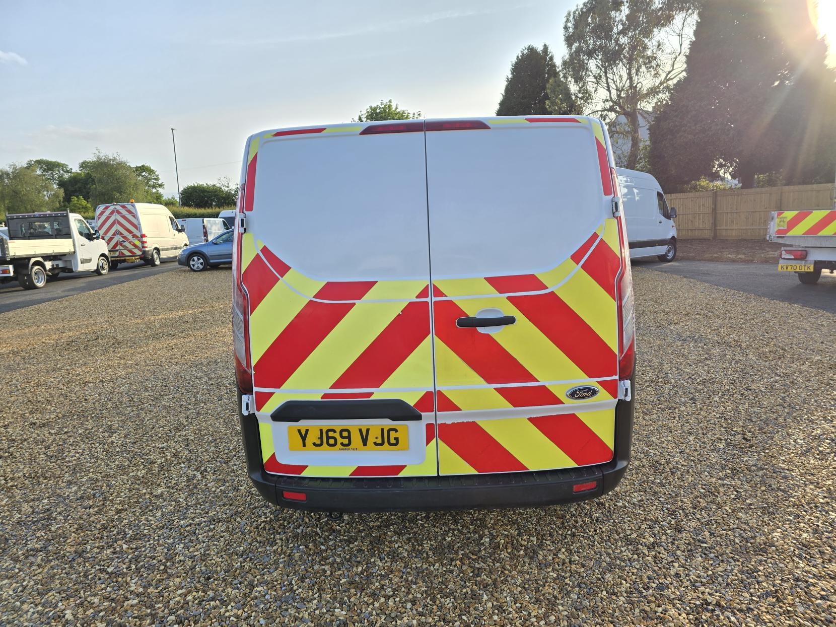 Ford Transit Custom 2.0 280 EcoBlue Leader Crew Van Double Cab 5dr Diesel Manual L1 H1 Euro 6 (s/s) (105 ps)