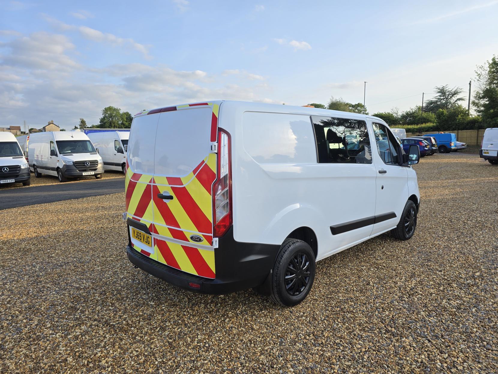 Ford Transit Custom 2.0 280 EcoBlue Leader Crew Van Double Cab 5dr Diesel Manual L1 H1 Euro 6 (s/s) (105 ps)