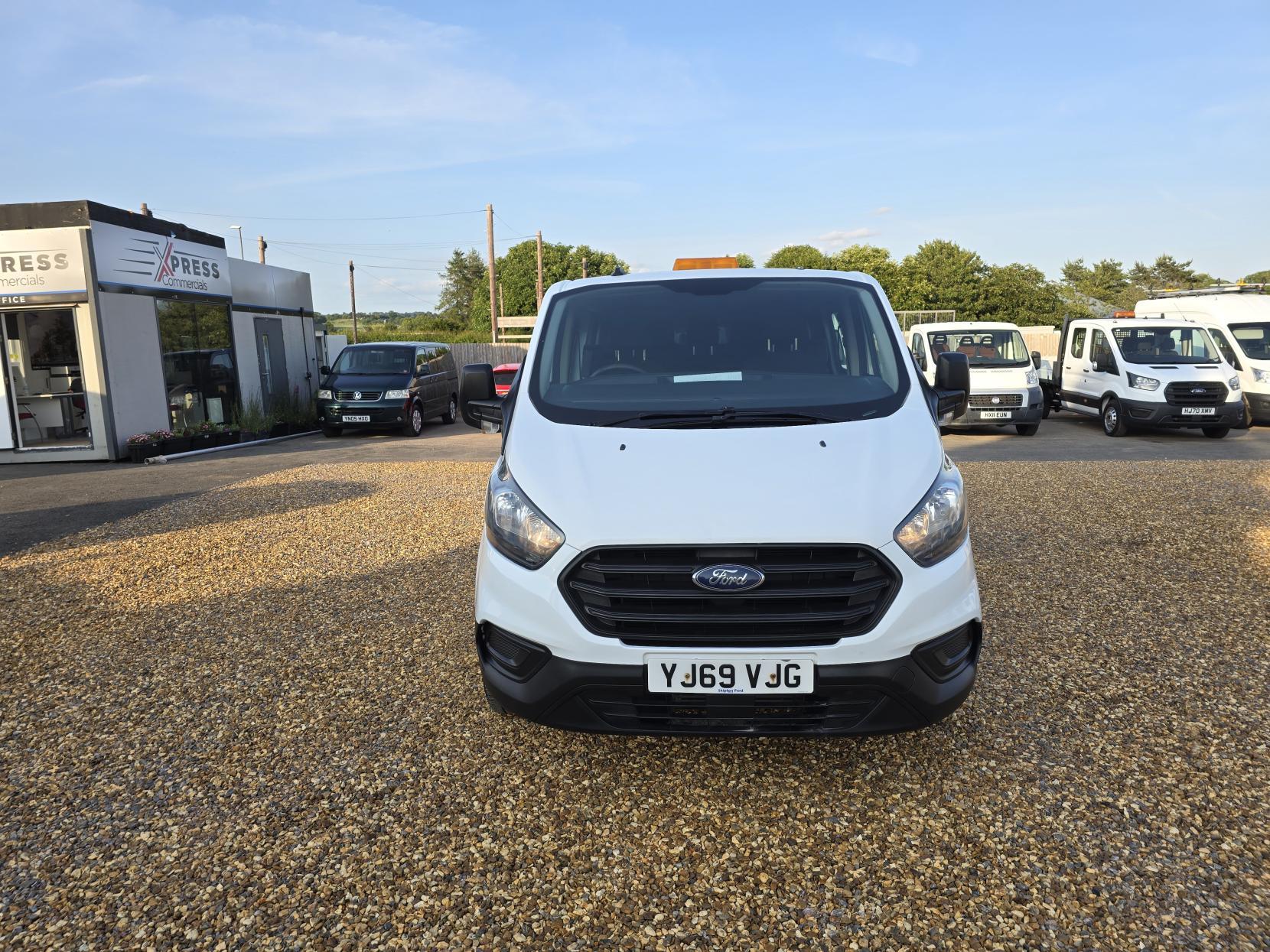 Ford Transit Custom 2.0 280 EcoBlue Leader Crew Van Double Cab 5dr Diesel Manual L1 H1 Euro 6 (s/s) (105 ps)