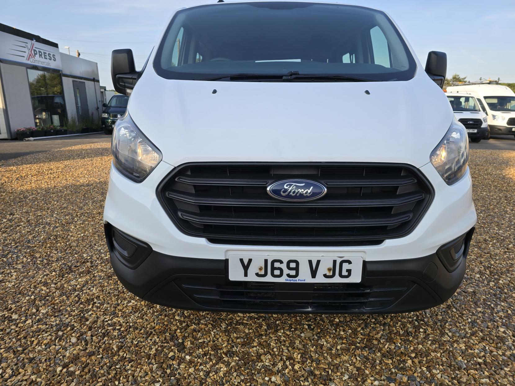 Ford Transit Custom 2.0 280 EcoBlue Leader Crew Van Double Cab 5dr Diesel Manual L1 H1 Euro 6 (s/s) (105 ps)