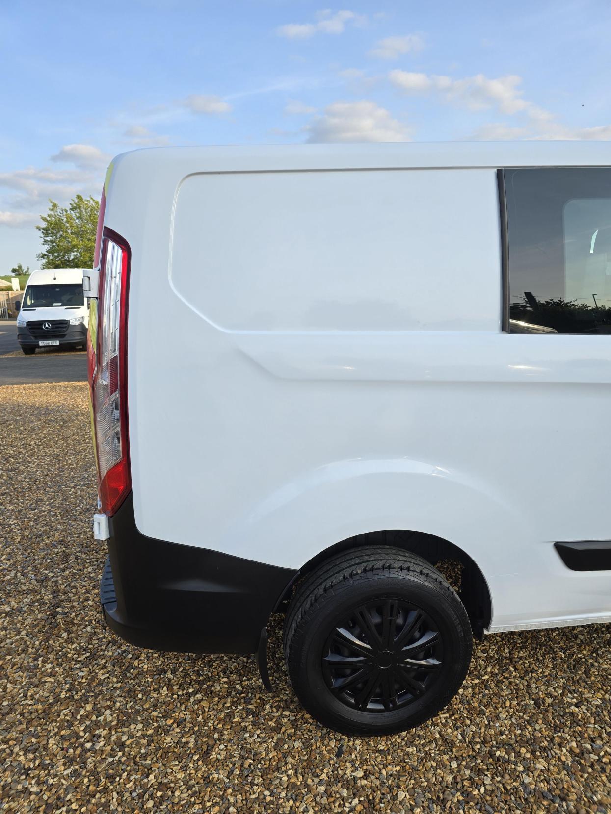 Ford Transit Custom 2.0 280 EcoBlue Leader Crew Van Double Cab 5dr Diesel Manual L1 H1 Euro 6 (s/s) (105 ps)