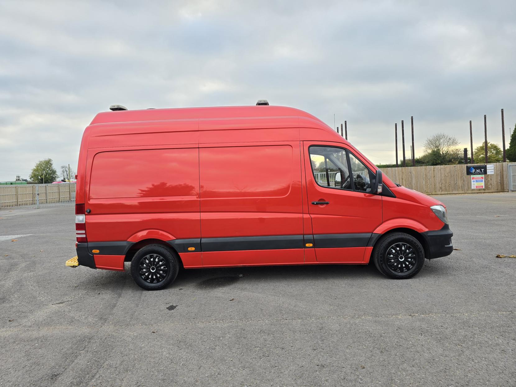 Mercedes-Benz Sprinter 2.1 314 CDi Panel Van 5dr Diesel Manual RWD L2 (213 g/km, 140 bhp)