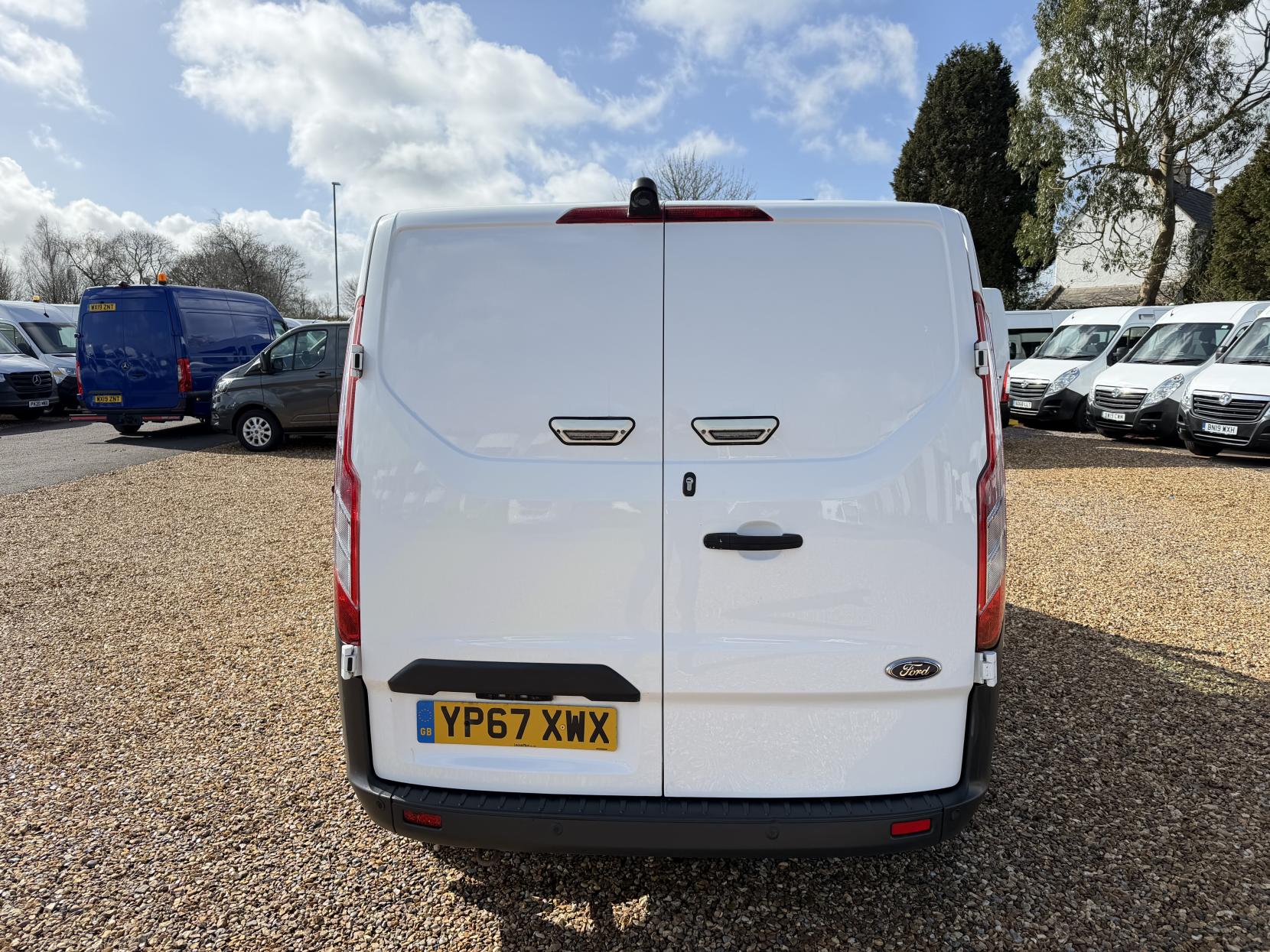 Ford Transit Custom 2.0 TDCi 310 Panel Van 5dr Diesel Manual L2 H1 (167 g/km, 104 bhp)