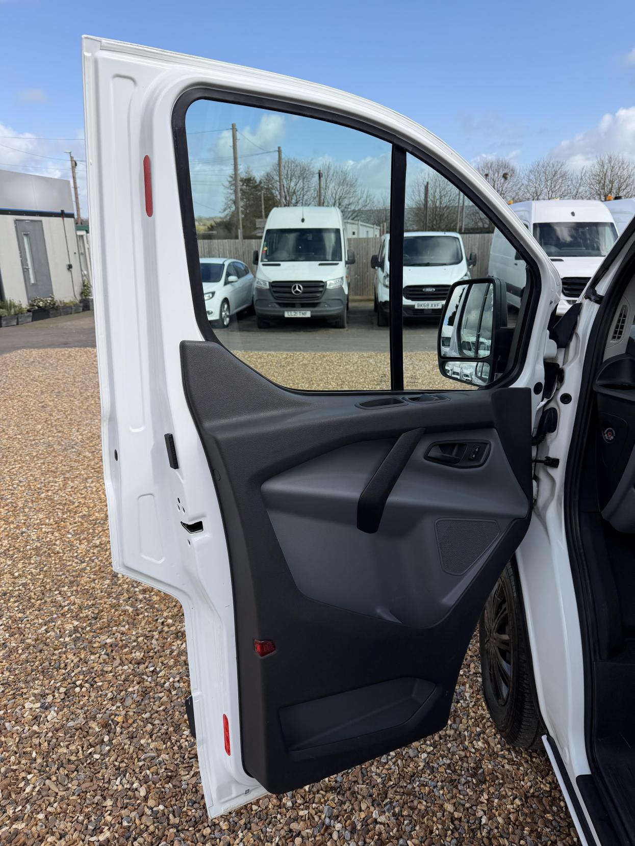 Ford Transit Custom 2.0 TDCi 310 Panel Van 5dr Diesel Manual L2 H1 (167 g/km, 104 bhp)