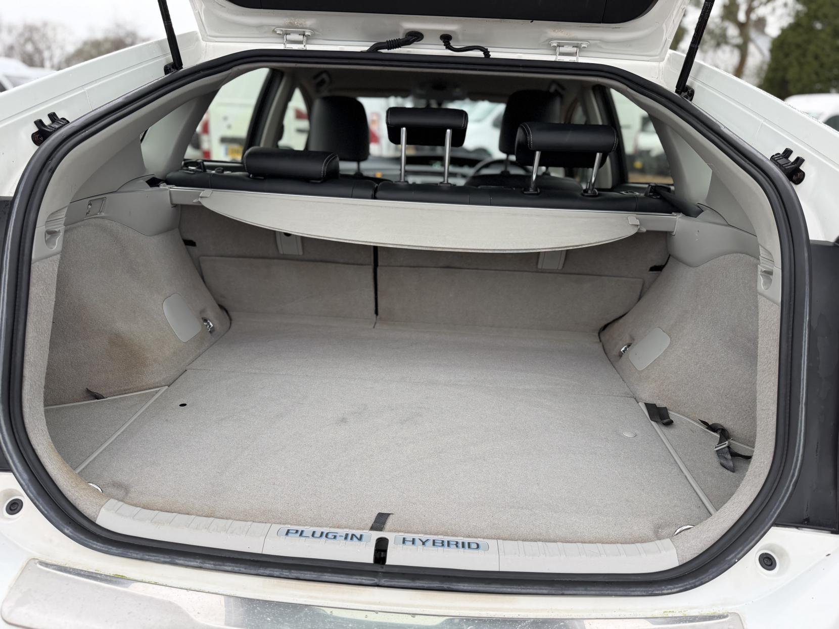 Toyota Prius 1.8 VVT-h Hatchback 5dr Petrol Plug-in Hybrid CVT Euro 5 (s/s) (136 ps)