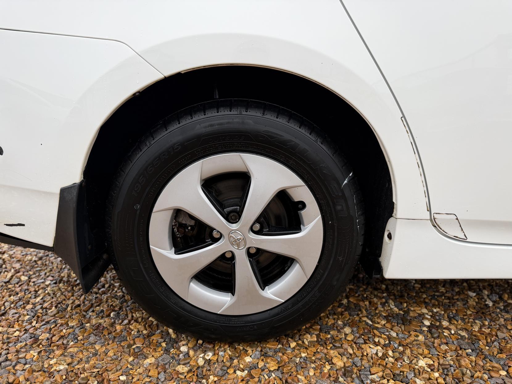 Toyota Prius 1.8 VVT-h Hatchback 5dr Petrol Plug-in Hybrid CVT Euro 5 (s/s) (136 ps)