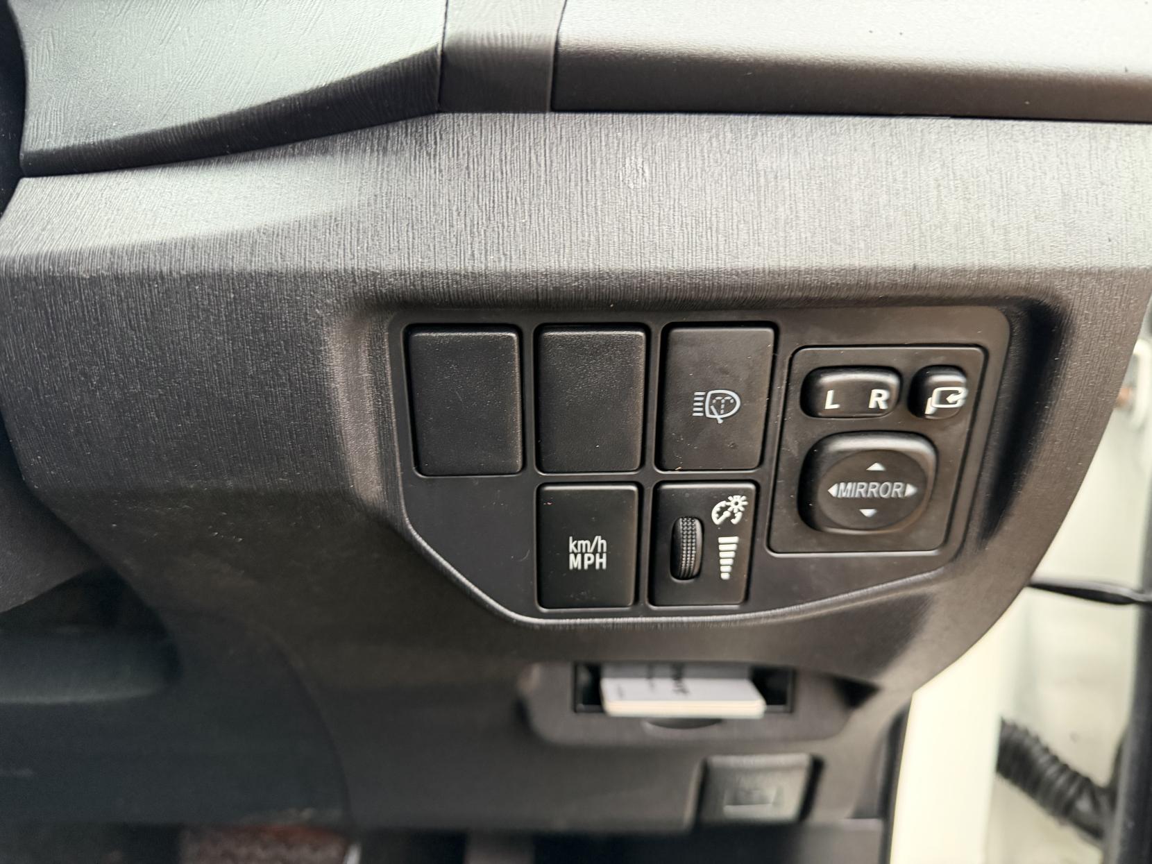 Toyota Prius 1.8 VVT-h Hatchback 5dr Petrol Plug-in Hybrid CVT Euro 5 (s/s) (136 ps)