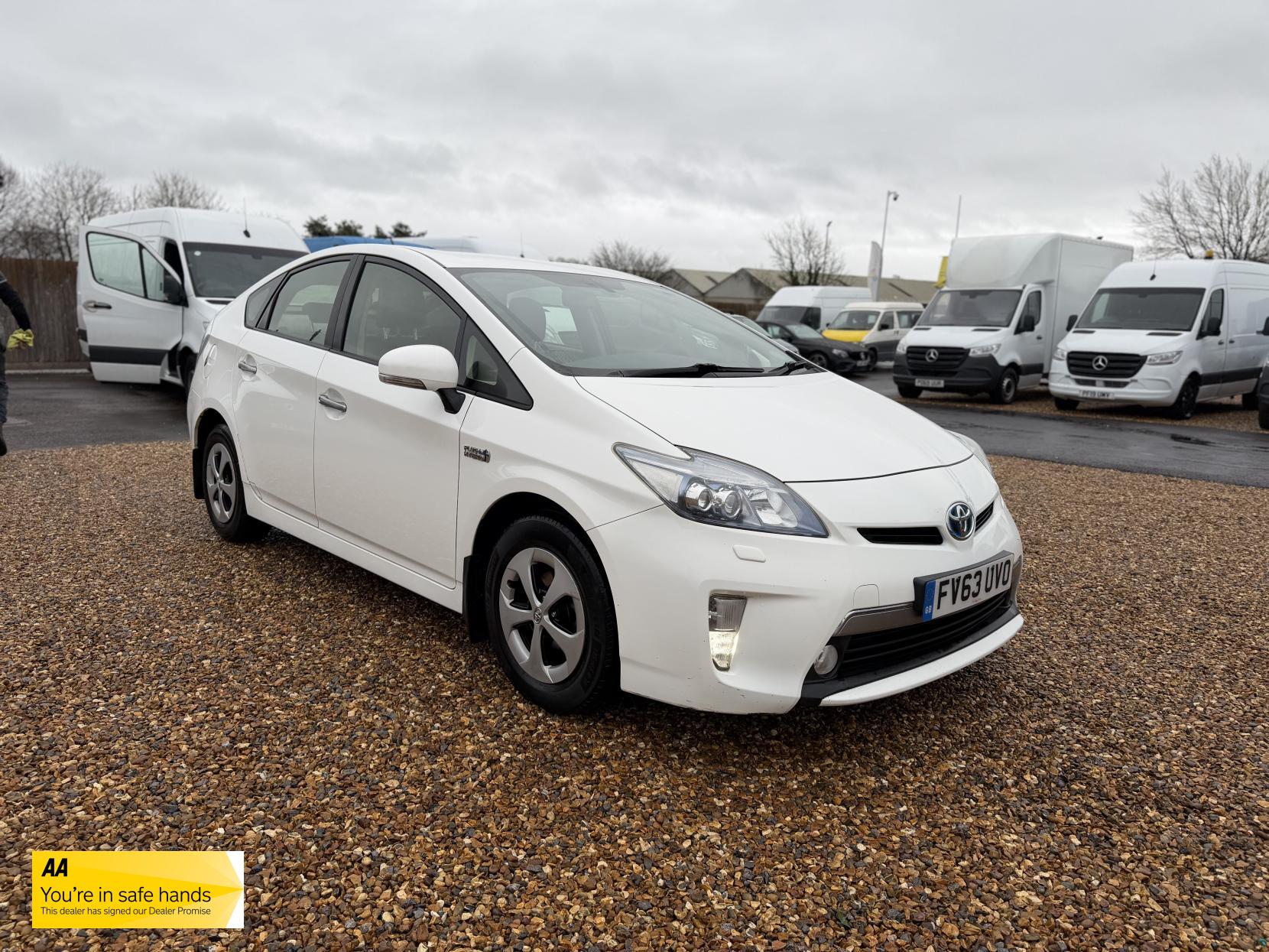 Toyota Prius 1.8 VVT-h Hatchback 5dr Petrol Plug-in Hybrid CVT Euro 5 (s/s) (136 ps)