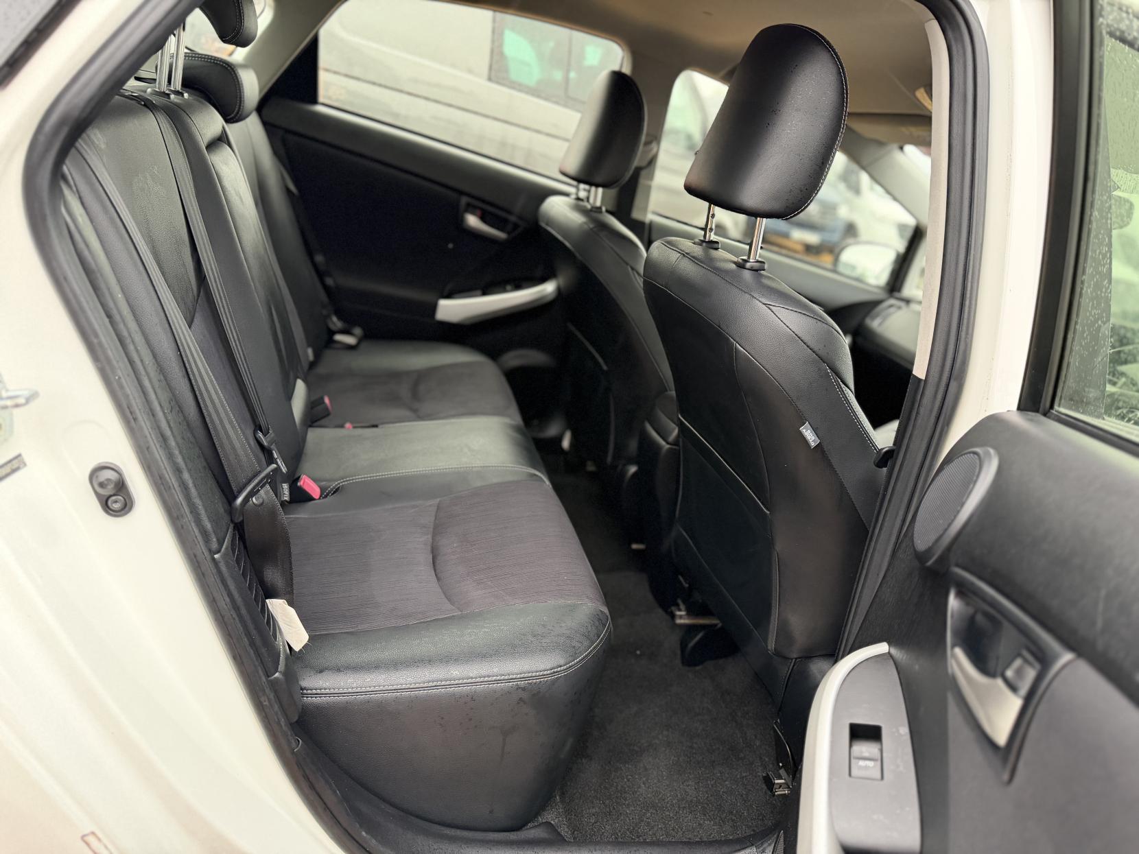 Toyota Prius 1.8 VVT-h Hatchback 5dr Petrol Plug-in Hybrid CVT Euro 5 (s/s) (136 ps)