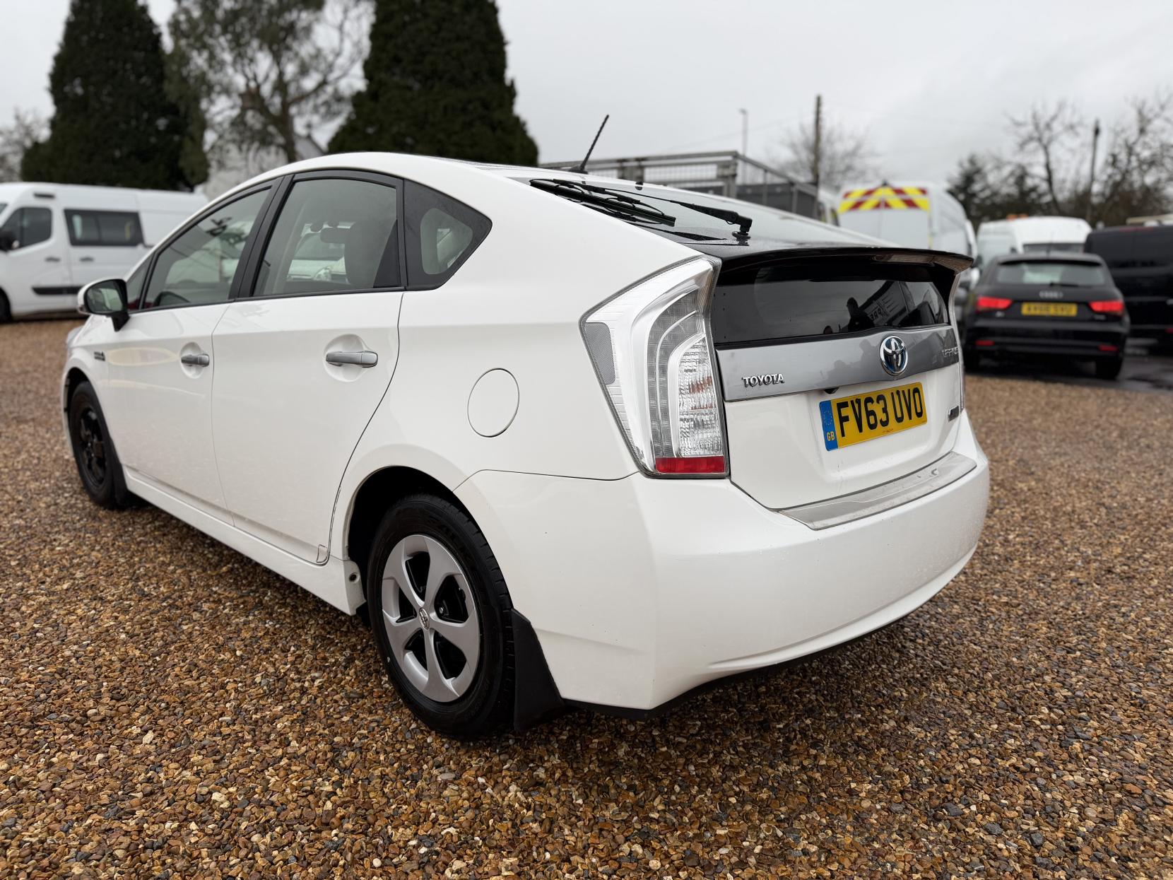 Toyota Prius 1.8 VVT-h Hatchback 5dr Petrol Plug-in Hybrid CVT Euro 5 (s/s) (136 ps)