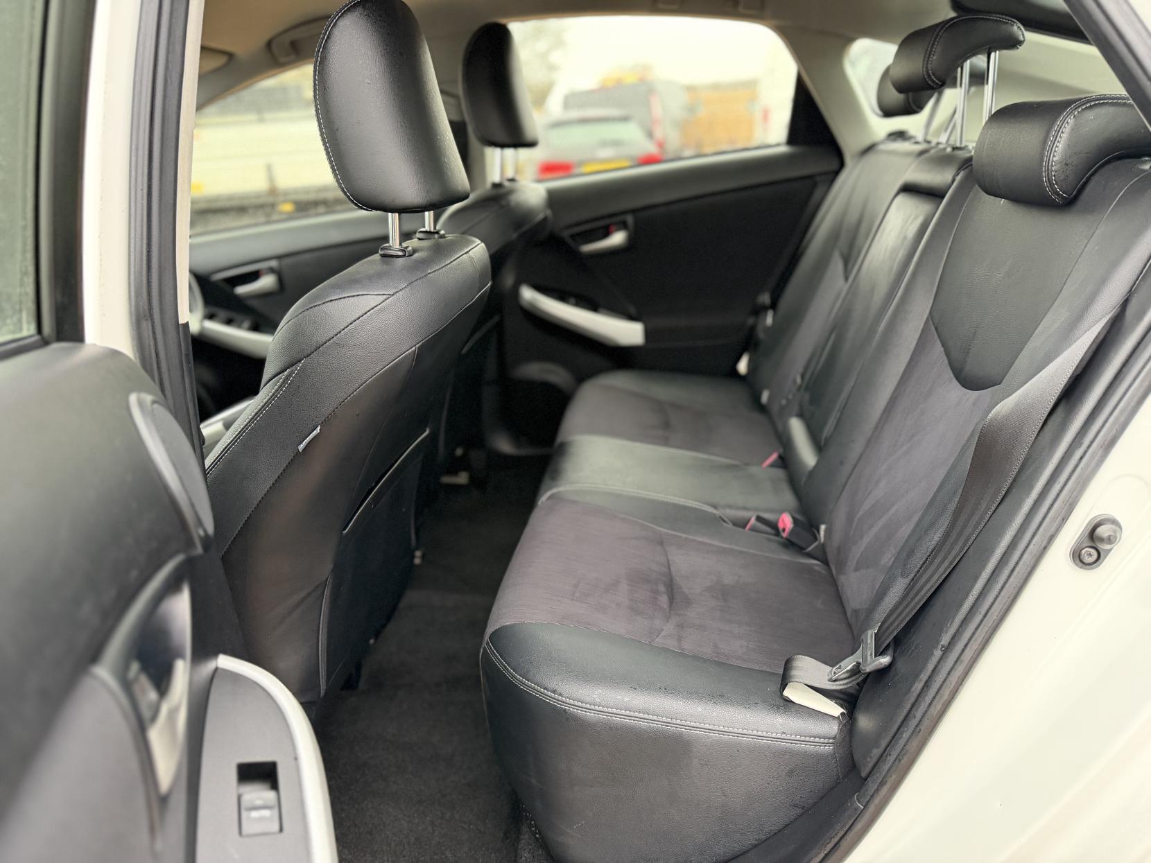 Toyota Prius 1.8 VVT-h Hatchback 5dr Petrol Plug-in Hybrid CVT Euro 5 (s/s) (136 ps)