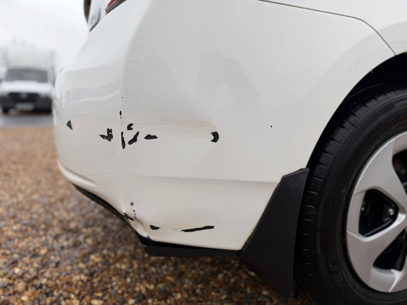 Toyota Prius 1.8 VVT-h Hatchback 5dr Petrol Plug-in Hybrid CVT Euro 5 (s/s) (136 ps)