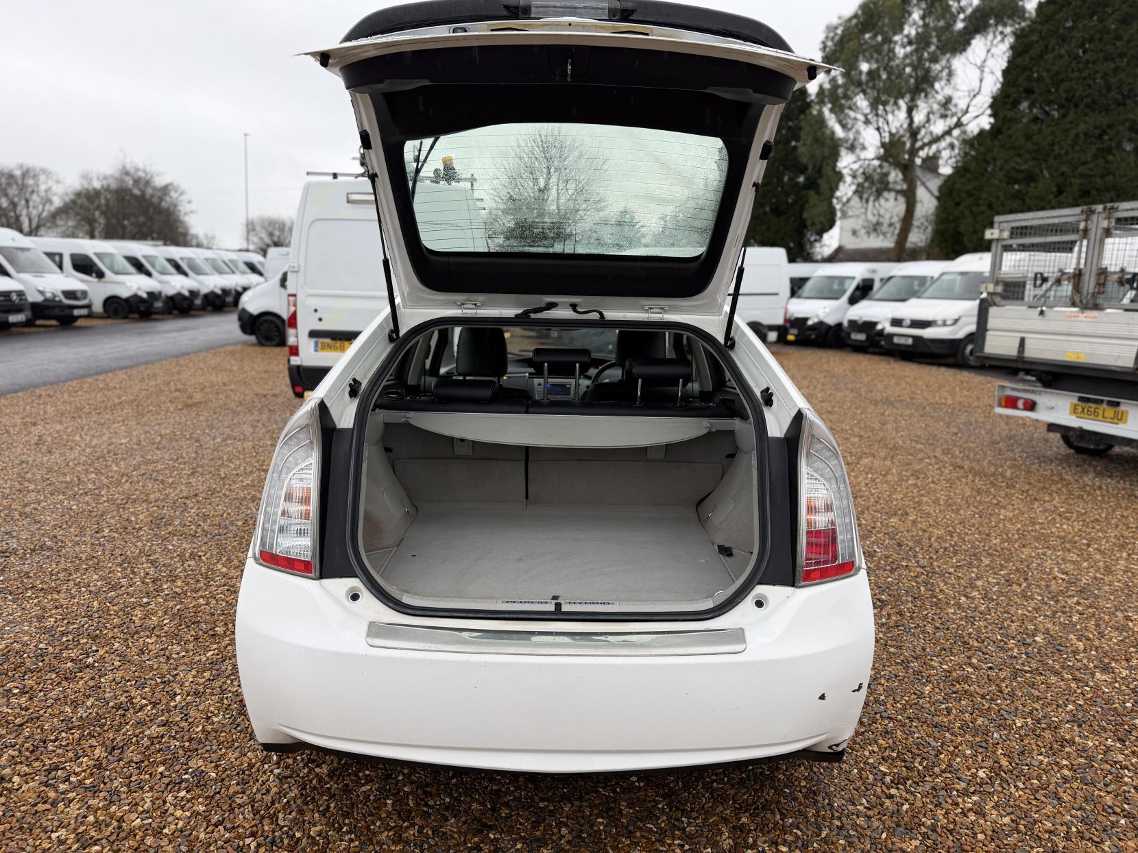 Toyota Prius 1.8 VVT-h Hatchback 5dr Petrol Plug-in Hybrid CVT Euro 5 (s/s) (136 ps)