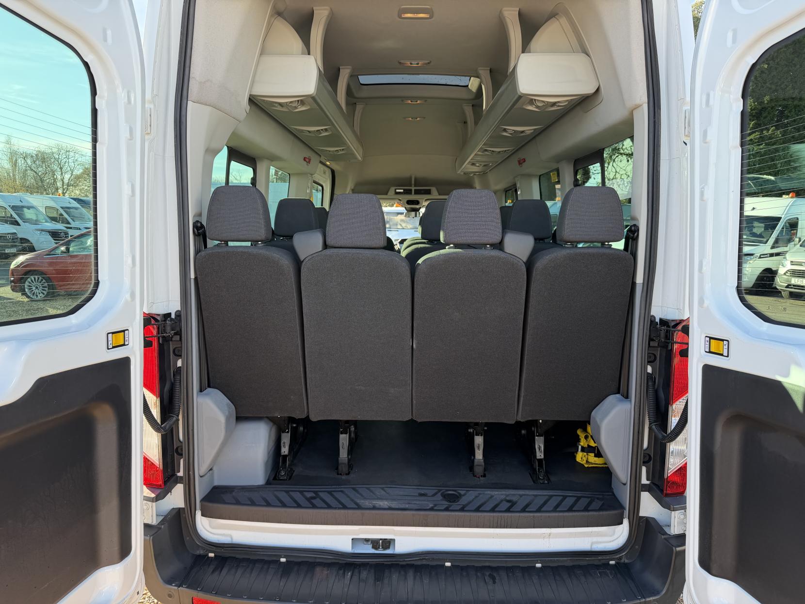 Ford Transit 2.2 TDCi 460 HDT Trend Minibus 4dr Diesel Manual L4 H3 (18 seats) (196 g/km, 123 bhp)