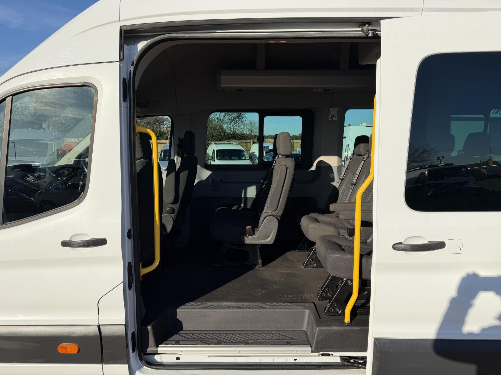 Ford Transit 2.2 TDCi 460 HDT Trend Minibus 4dr Diesel Manual L4 H3 (18 seats) (196 g/km, 123 bhp)