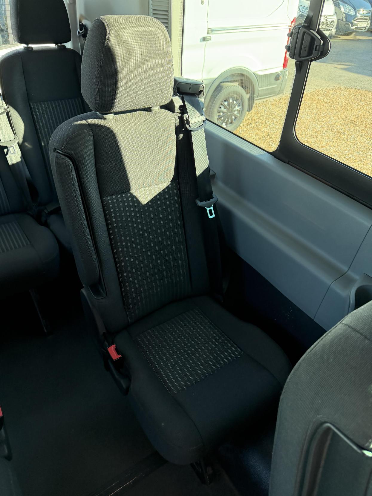 Ford Transit 2.2 TDCi 460 HDT Trend Minibus 4dr Diesel Manual L4 H3 (18 seats) (196 g/km, 123 bhp)