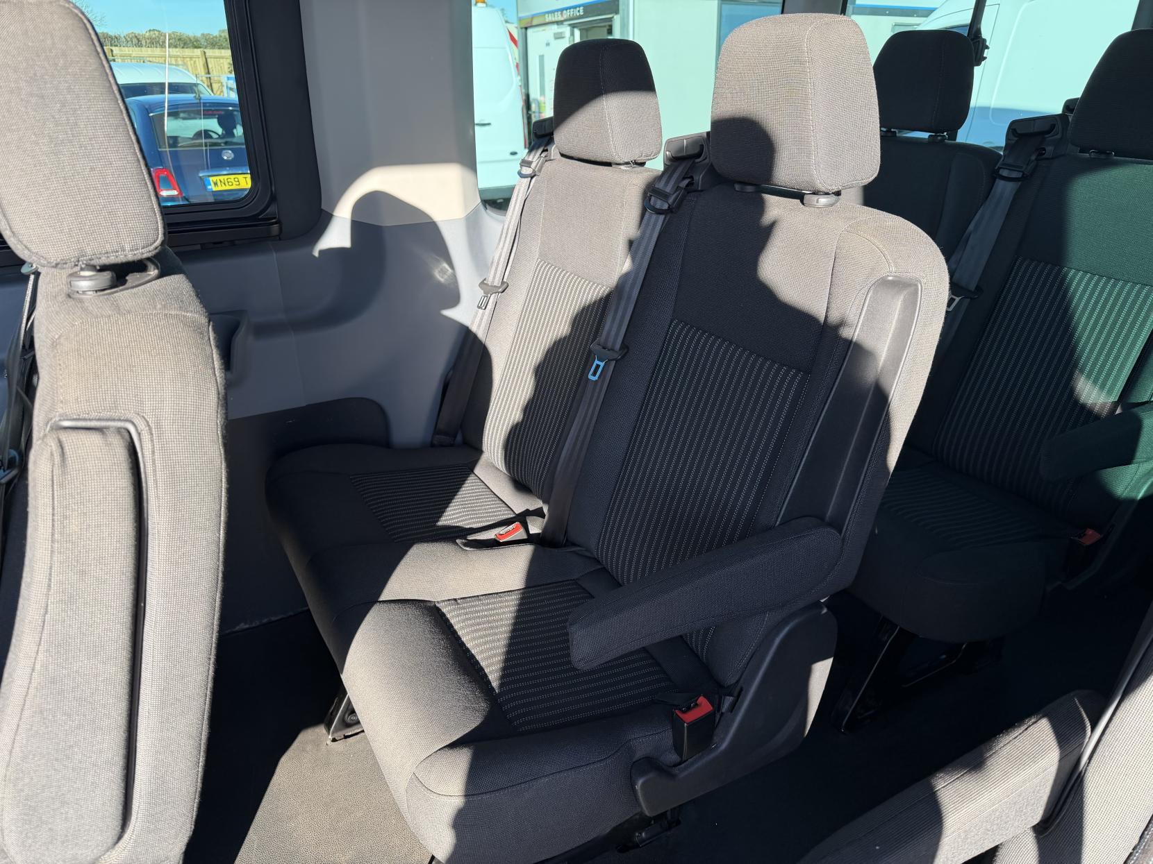 Ford Transit 2.2 TDCi 460 HDT Trend Minibus 4dr Diesel Manual L4 H3 (18 seats) (196 g/km, 123 bhp)