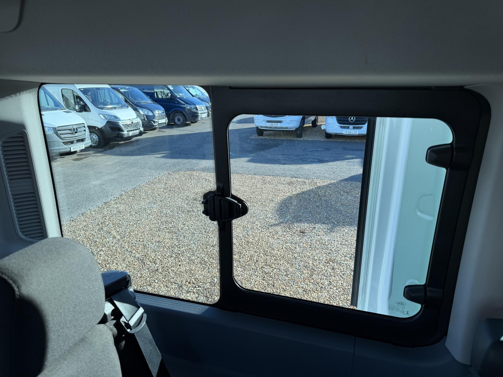 Ford Transit 2.2 TDCi 460 HDT Trend Minibus 4dr Diesel Manual L4 H3 (18 seats) (196 g/km, 123 bhp)