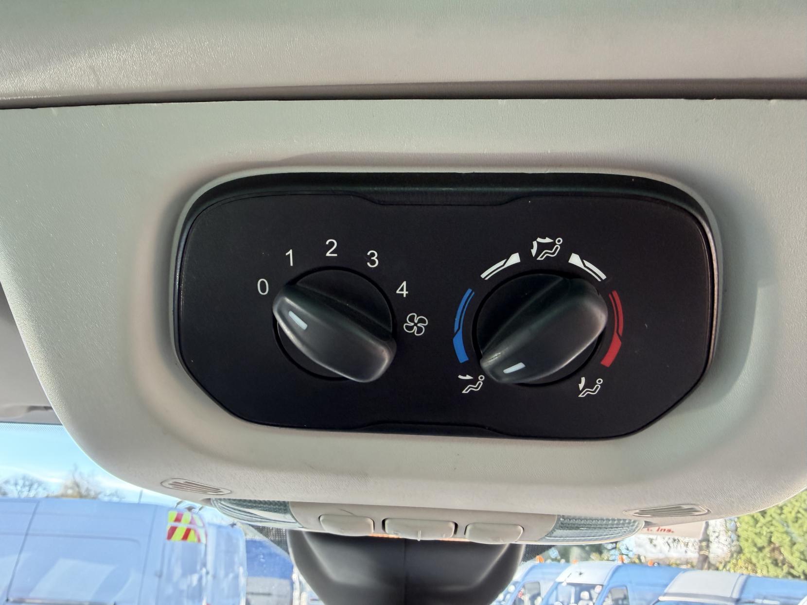 Ford Transit 2.2 TDCi 460 HDT Trend Minibus 4dr Diesel Manual L4 H3 (18 seats) (196 g/km, 123 bhp)