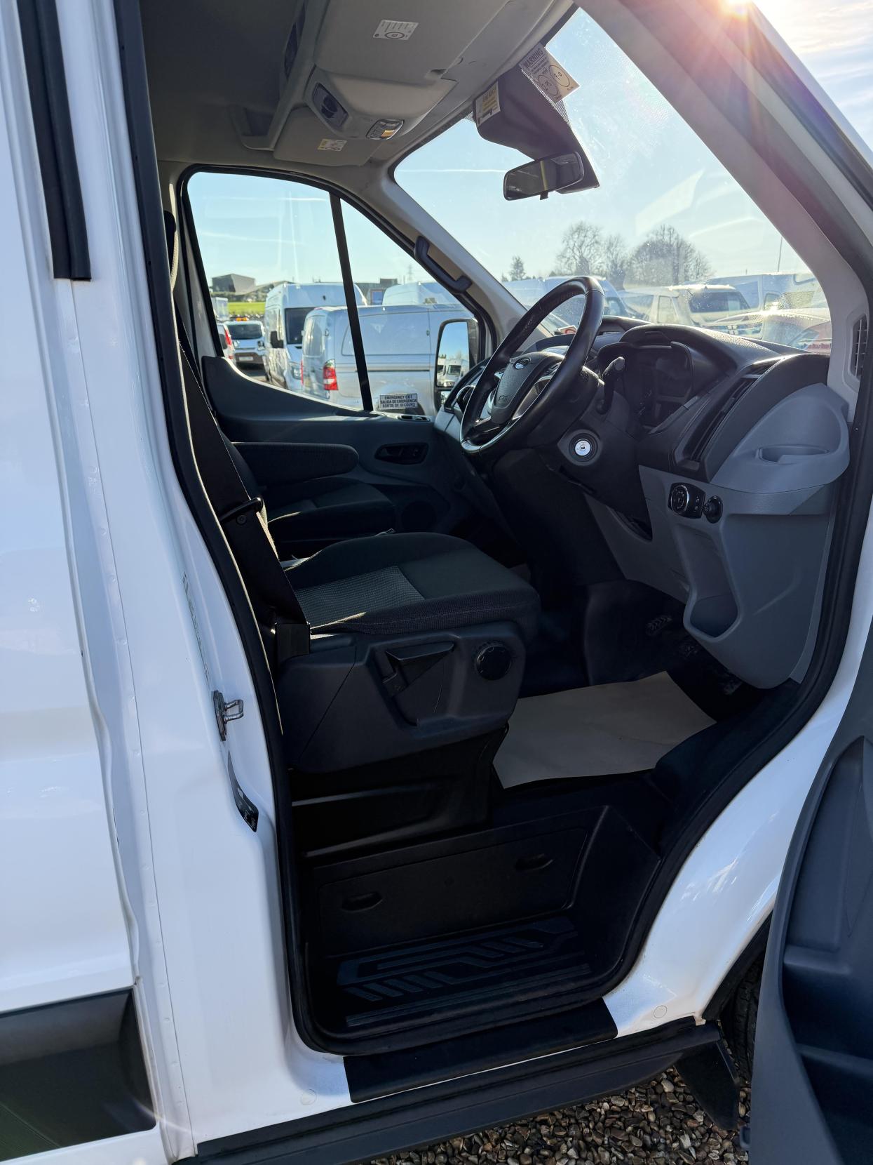 Ford Transit 2.2 TDCi 460 HDT Trend Minibus 4dr Diesel Manual L4 H3 (18 seats) (196 g/km, 123 bhp)